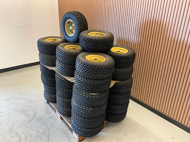 38x ongebruikt trelleborg band met velg 18x7.00-8 - afbeelding 3 van  9