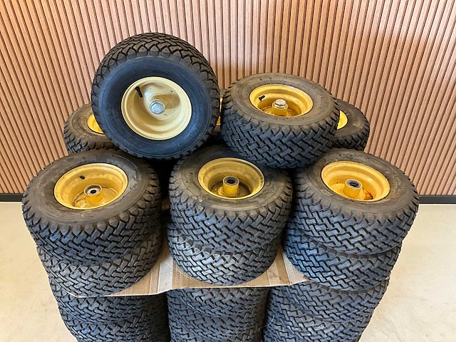 38x ongebruikt trelleborg band met velg 18x7.00-8 - afbeelding 4 van  9
