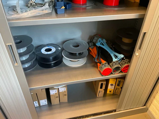 3d print materiaal in kast - afbeelding 2 van  8