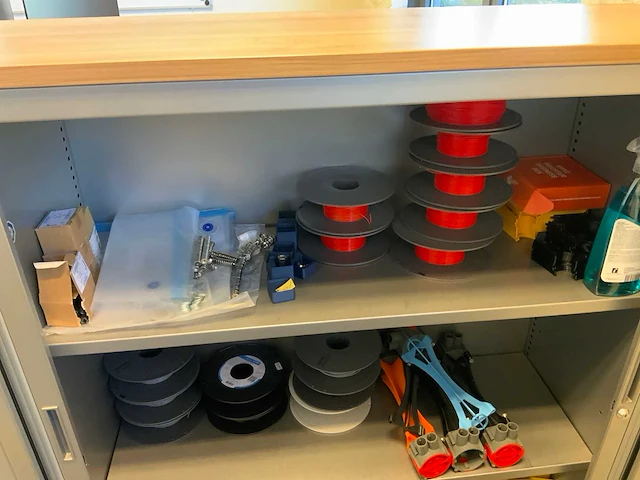 3d print materiaal in kast - afbeelding 5 van  8