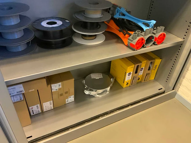 3d print materiaal in kast - afbeelding 7 van  8