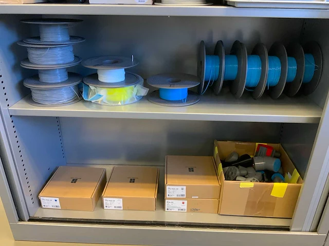 3d printer materiaal in kast - afbeelding 8 van  11