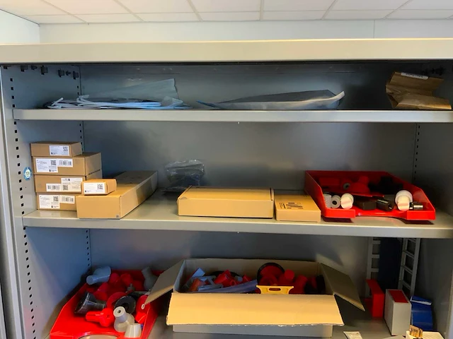 3d printer materiaal in kast - afbeelding 9 van  11