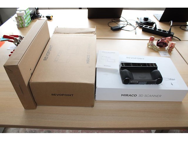 3d scanner revopoint miraco pro met diverse accessoires. - afbeelding 1 van  6