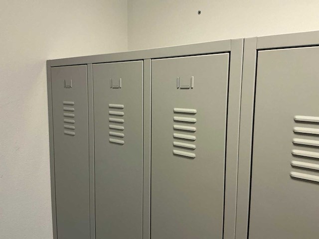 3deurs lockerkast (3x) - afbeelding 6 van  6