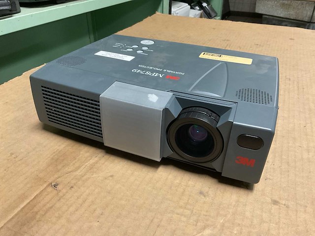 3m mp8749 lcd projector - afbeelding 2 van  4