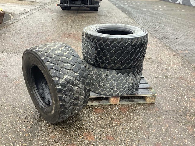 3x 445/45r19.5 band - afbeelding 3 van  9