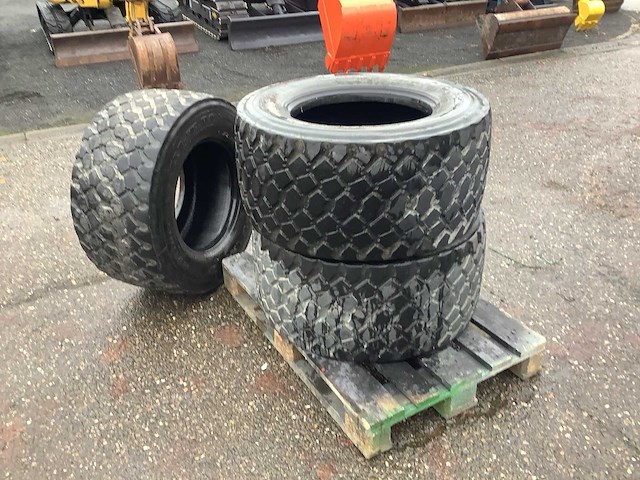 3x 445/45r19.5 band - afbeelding 4 van  9