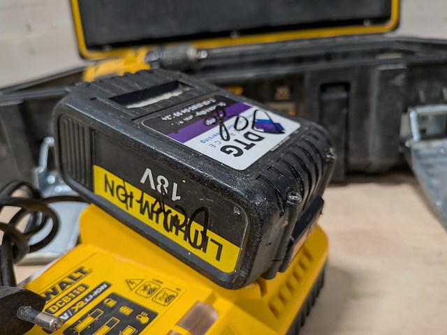 3x accu gereedschap, dewalt - afbeelding 8 van  19