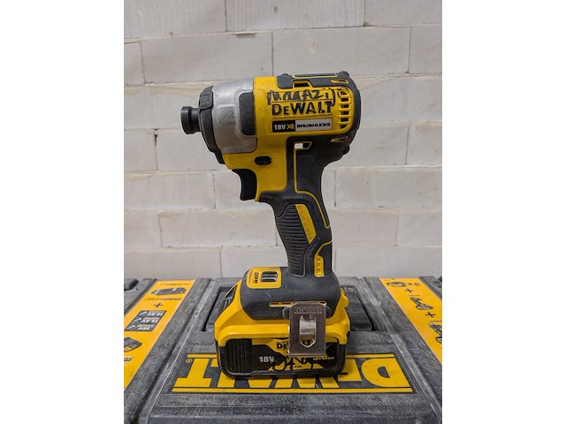 3x accu gereedschap, dewalt - afbeelding 16 van  19