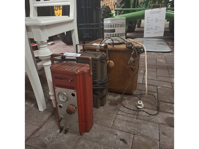 3x acculader en 1x droogkast - afbeelding 1 van  6