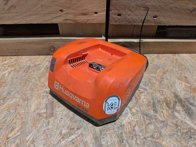 3x acculader, husqvarna, qc330 - afbeelding 5 van  8