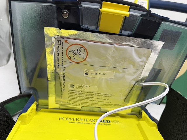 3x aed, cardiac science / aivia, powerheart aed g3 - afbeelding 6 van  7