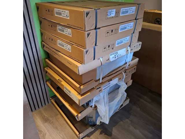 3x airco binnenunit met plafondpaneel daikin, ffq25c2veb/byfq60c2w1w - afbeelding 4 van  11