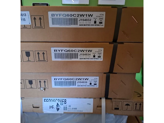 3x airco binnenunit met plafondpaneel daikin, ffq25c2veb/byfq60c2w1w - afbeelding 5 van  11