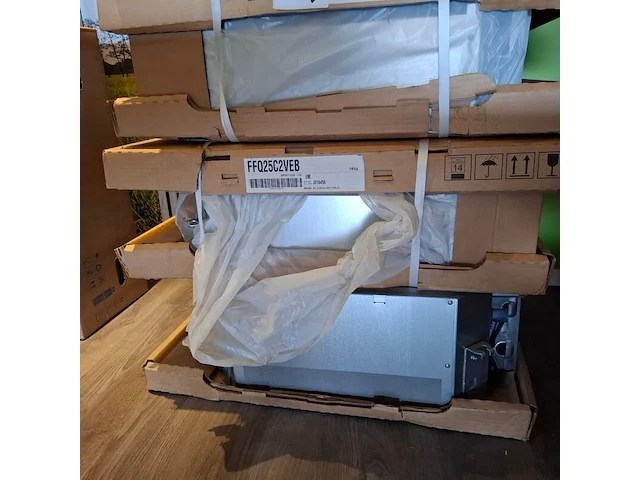 3x airco binnenunit met plafondpaneel daikin, ffq25c2veb/byfq60c2w1w - afbeelding 6 van  11