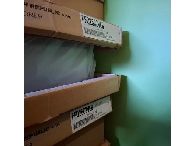 3x airco binnenunit met plafondpaneel daikin, ffq25c2veb/byfq60c2w1w - afbeelding 8 van  11