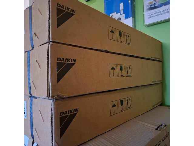 3x airco binnenunit met plafondpaneel daikin, ffq25c2veb/byfq60c2w1w - afbeelding 9 van  11