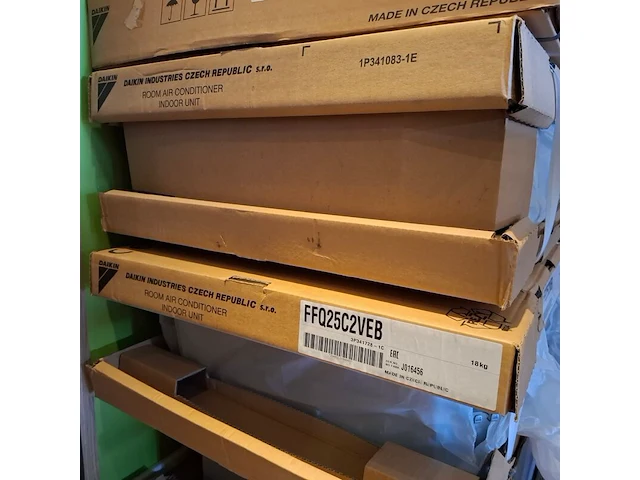 3x airco binnenunit met plafondpaneel daikin, ffq25c2veb/byfq60c2w1w - afbeelding 10 van  11