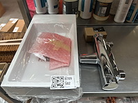 3x badkameraccessoires w.o. hoekstopkraan, wastafel - afbeelding 1 van  5