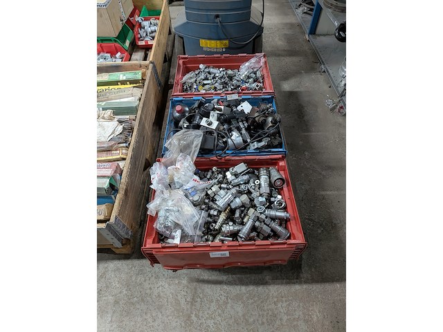 3x bak hydrauliek koppelingen en snelsluitingen - afbeelding 1 van  10