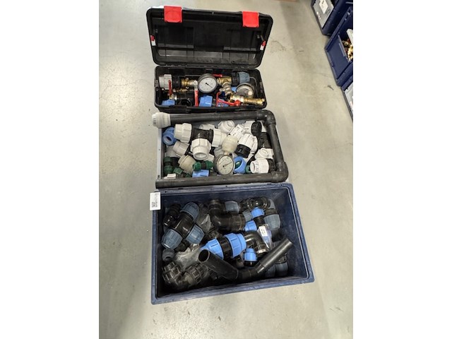 3x bak klemkoppelingen, afsluiters en meters, grijs - afbeelding 1 van  9