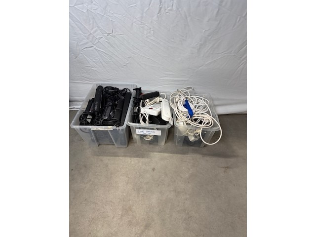 3x bak met stekkerdozen - afbeelding 1 van  5