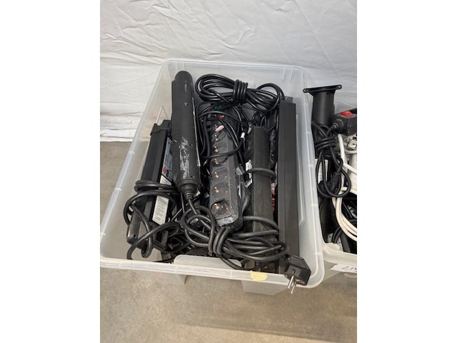 3x bak met stekkerdozen - afbeelding 2 van  5