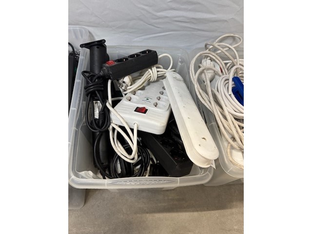 3x bak met stekkerdozen - afbeelding 3 van  5