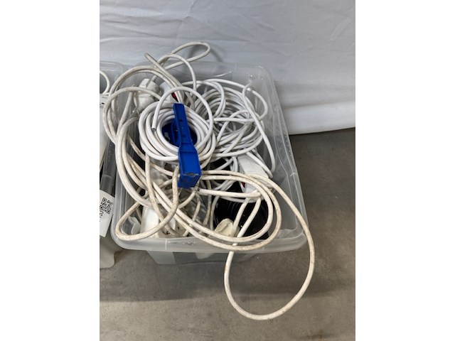 3x bak met stekkerdozen - afbeelding 4 van  5