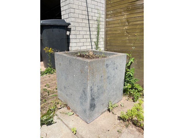 3x betonnen bloembak - afbeelding 3 van  4