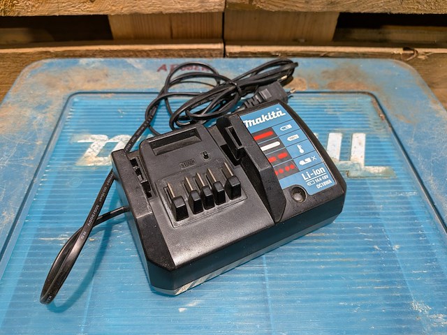 3x boor-/schroefmachine, makita, incl. accu's en acculader - afbeelding 6 van  16