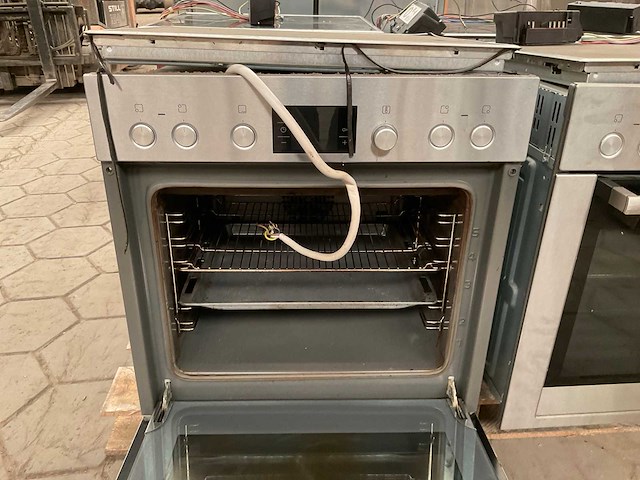 3x bosch, 1x siemens kookplaat met oven (4x) - afbeelding 3 van  4