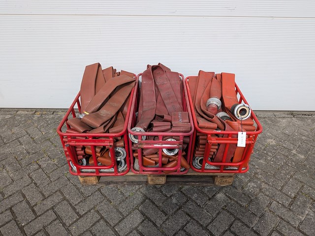 3x brandslangwagen met partij brandslangen - afbeelding 1 van  7