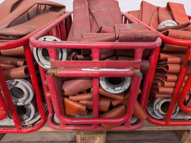 3x brandslangwagen met partij brandslangen - afbeelding 7 van  7