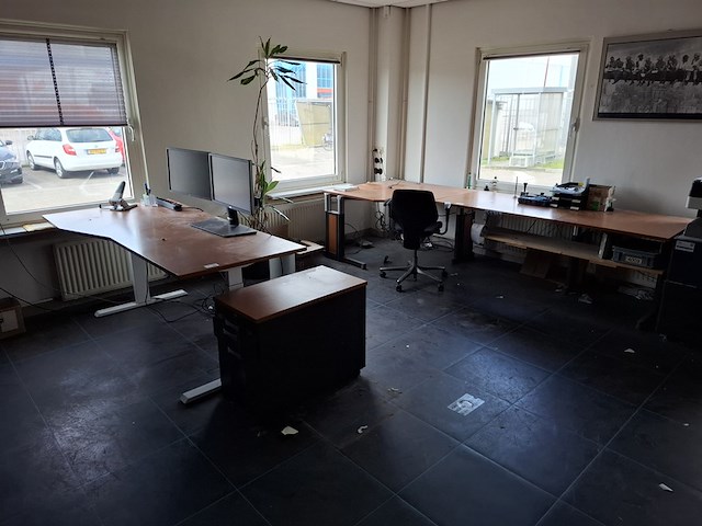 3x bureau met 2x bureaustoel - afbeelding 1 van  11