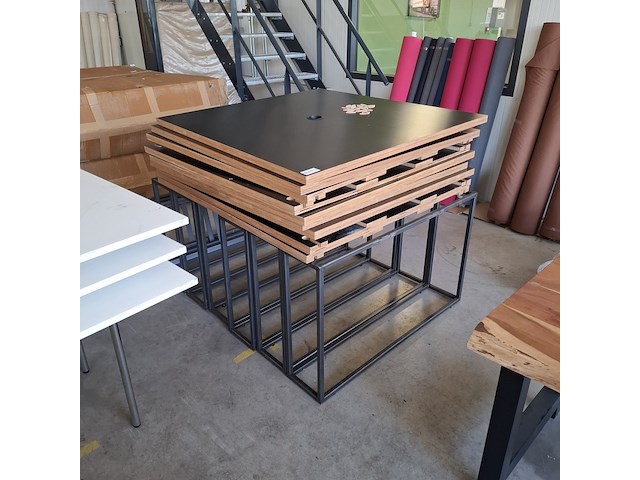 3x bureau met stalen onderframe - afbeelding 1 van  5