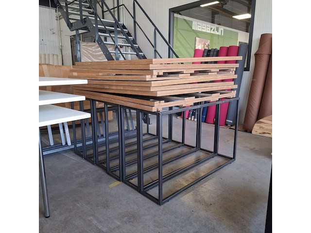 3x bureau met stalen onderframe - afbeelding 2 van  5