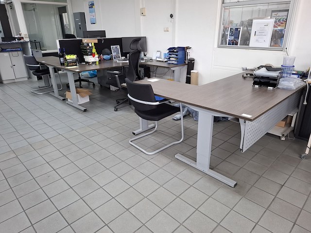 3x bureauopstelling - afbeelding 1 van  8
