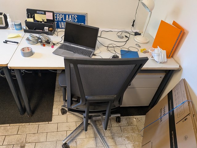 3x bureautafel met 2x bureaustoel en 4x stoel - afbeelding 2 van  12