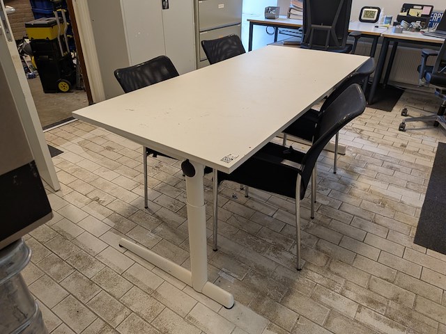 3x bureautafel met 2x bureaustoel en 4x stoel - afbeelding 1 van  12