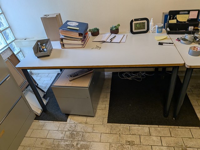 3x bureautafel met 2x bureaustoel en 4x stoel - afbeelding 10 van  12