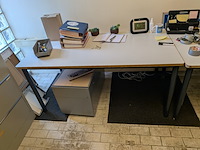 3x bureautafel met 2x bureaustoel en 4x stoel - afbeelding 10 van  12