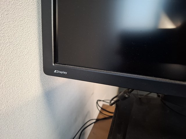 3x computer met beeldscherm en toetsenbord hp, hp pro 6300 sff i5, hp elitedesk 800 g1 sff i5 en hp elitedesk 800 g1, bouwjaar 2013 en 2016 - afbeelding 2 van  10