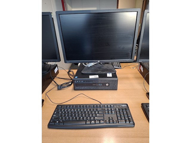 3x computer met beeldscherm en toetsenbord hp, hp pro 6300 sff i5, hp elitedesk 800 g1 sff i5 en hp elitedesk 800 g1, bouwjaar 2013 en 2016 - afbeelding 6 van  10