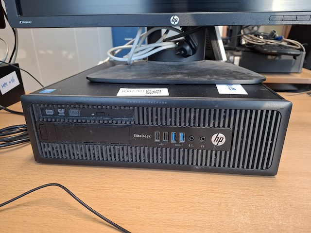 3x computer met beeldscherm en toetsenbord hp, hp pro 6300 sff i5, hp elitedesk 800 g1 sff i5 en hp elitedesk 800 g1, bouwjaar 2013 en 2016 - afbeelding 7 van  10