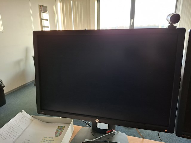 3x computer met beeldscherm en toetsenbord hp - afbeelding 5 van  11