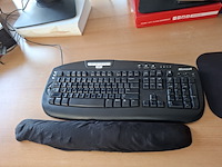 3x computer met beeldscherm en toetsenbord hp - afbeelding 10 van  11