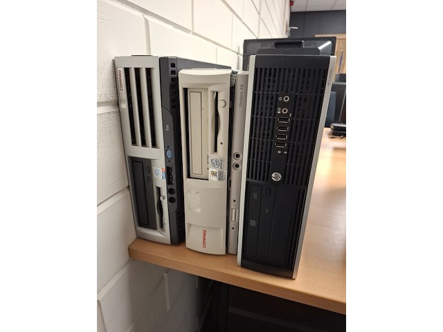 3x computer o.a. hp, compaq deskpro, compaq deskpro evo en hp 6300 sff i5, bouwjaar resp 2005, 2007 en 2013 - afbeelding 1 van  5
