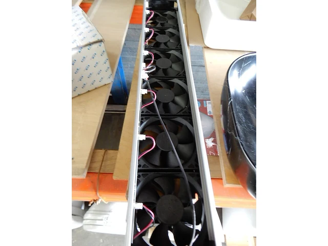 3x dbe radiatorventilator, jaga, dbh, grijs/zwart, 59x10x6cm - afbeelding 3 van  5